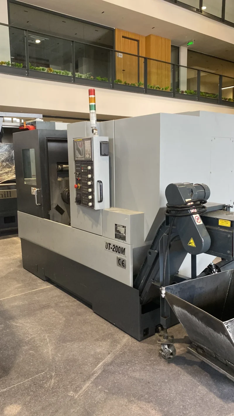 2. EL ACCUWAY UT-200M